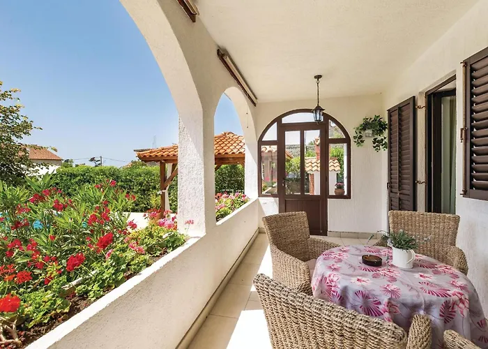 Stunning Home In Banjol Vikendica Banjol