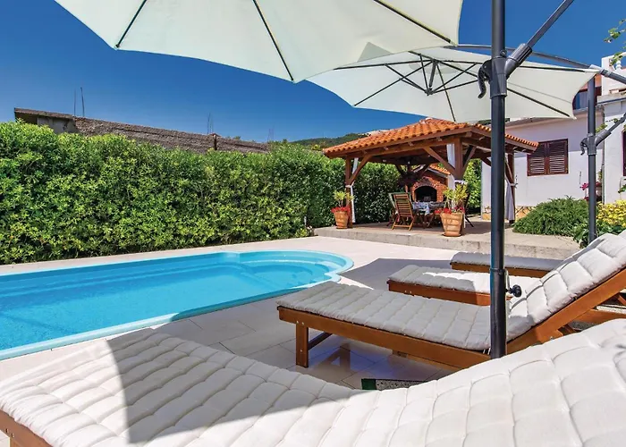 Stunning Home In Banjol Banjol