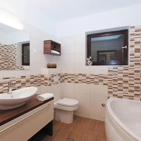 Cozy Home In Banjol With Wifi *