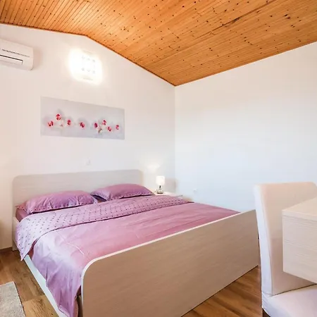 Holiday home Cozy Home In Banjol With Wifi *