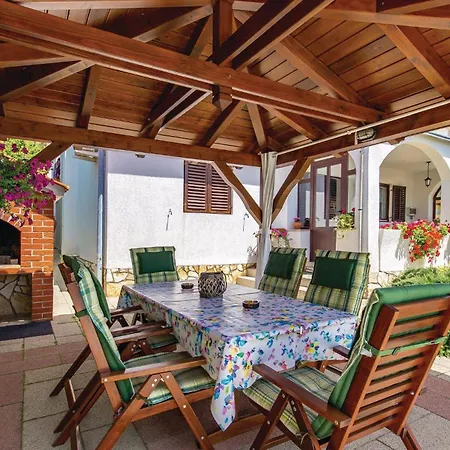 Cozy Home In Banjol With Wifi Holiday home
